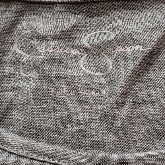 Jessica Simpson Cold Shoulder Graphic Tee Mandala Print Gray Top Size Small - Picture 5 of 6